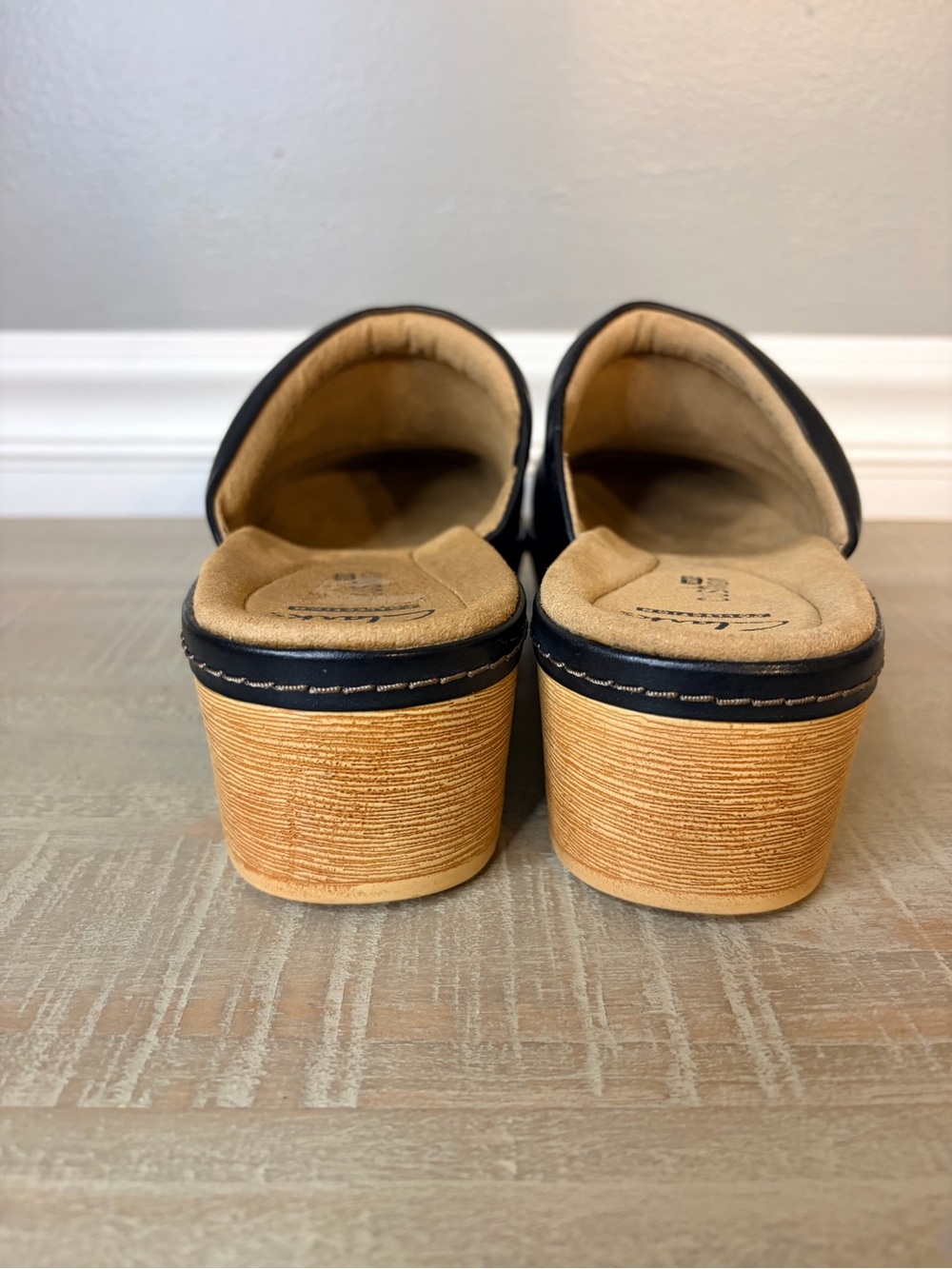 *NWT* Clarks Women’s Black Leather Presley Sheen Clogs, Size 9 - Picture 5 of 7
